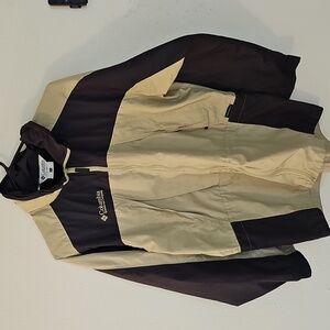 Columbia Women  Windbreaker Hoodie  - Black and Tan